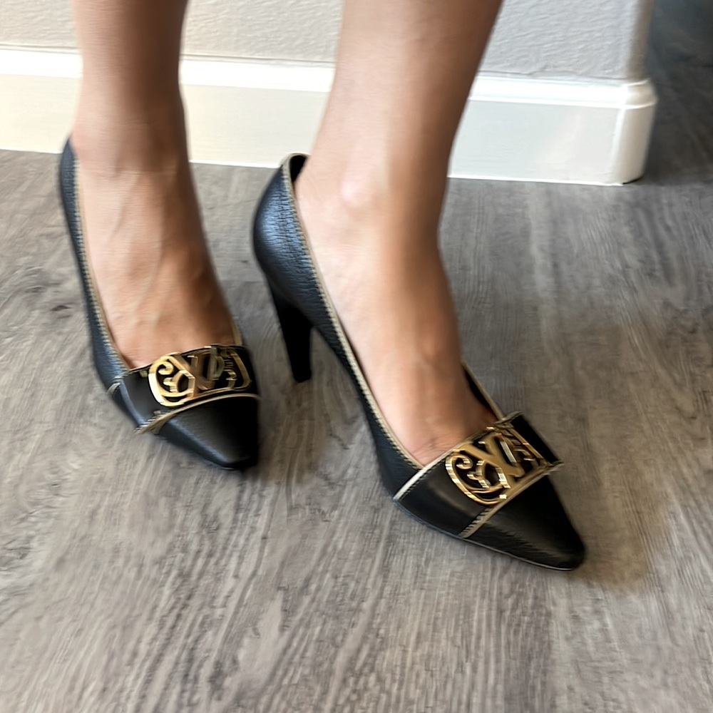 Louis Vuitton Suhali Leather Pump - Picture 5 of 5